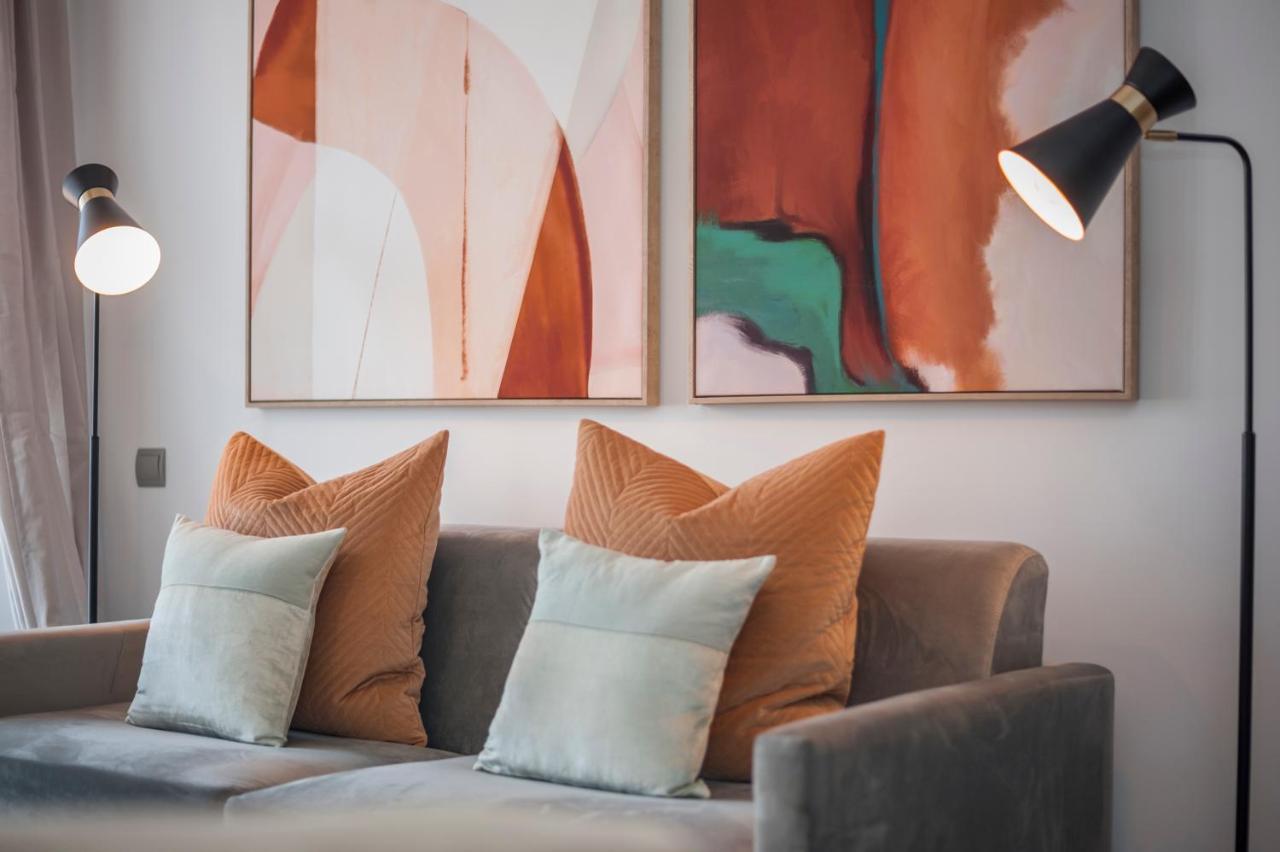 Apartament Plaza De Castilla Iii - Ubicacion Privilegiada Y Estilo Moderno